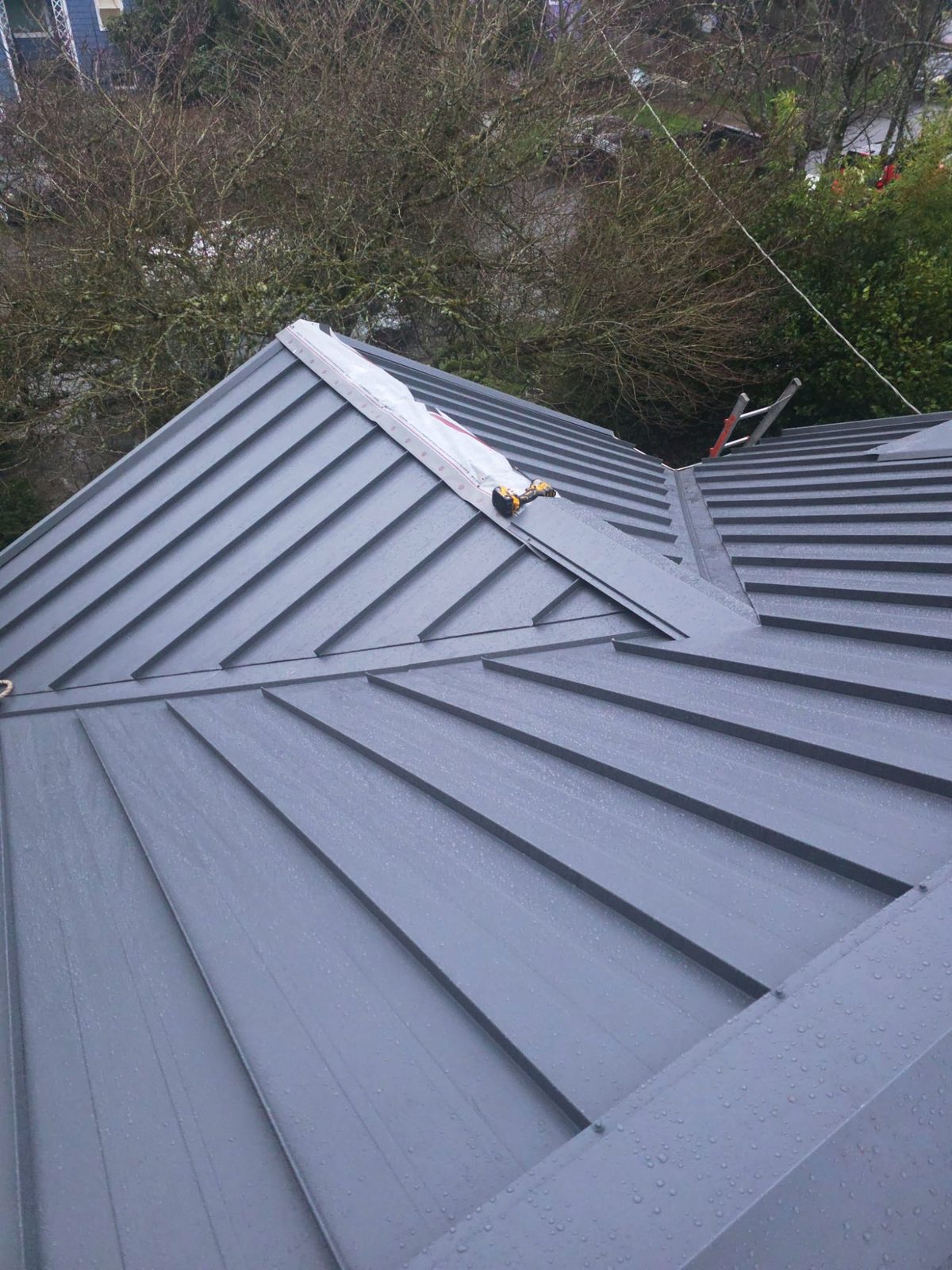 Standing seam metal roof installation - Seattle area